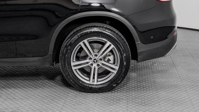 Photo of 2022 Black Mercedes-Benz GLC 300