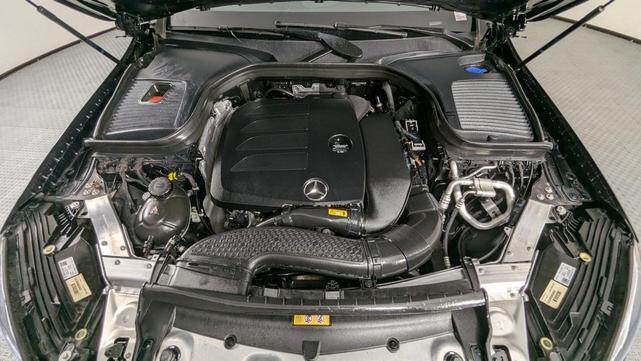 Photo of 2022 Black Mercedes-Benz GLC 300