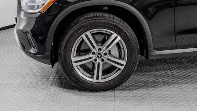 Photo of 2022 Black Mercedes-Benz GLC 300