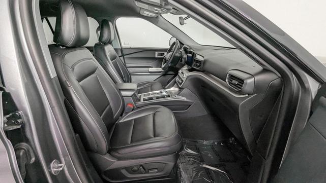 Photo of 2024 Gray Ford Explorer