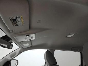 Photo of 2021 Super White Toyota Tacoma