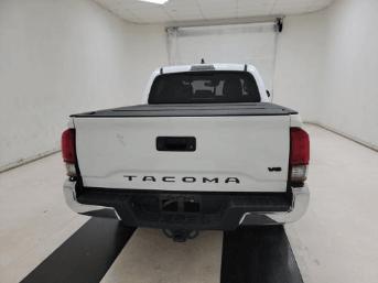 Photo of 2021 Super White Toyota Tacoma