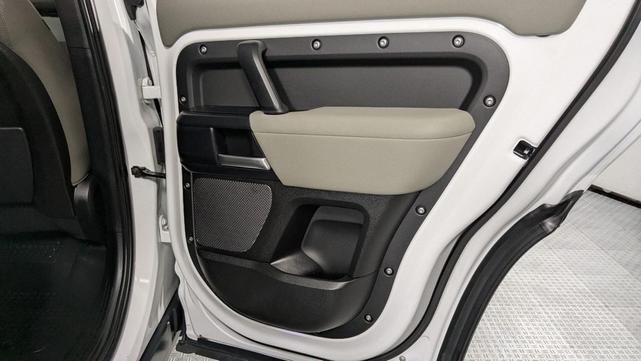 Photo of 2020 Fuji White Land Rover Defender