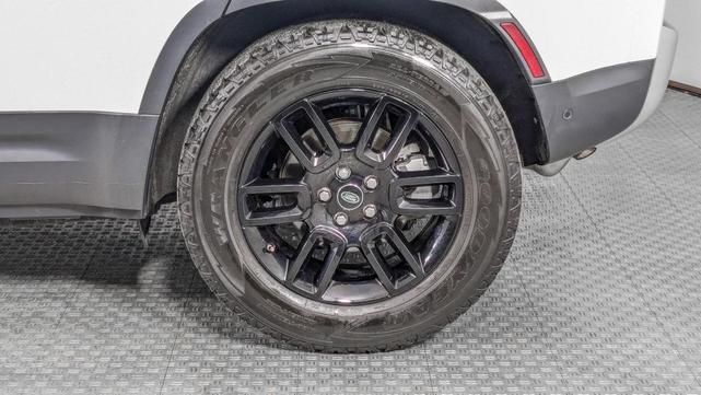 Photo of 2020 Fuji White Land Rover Defender