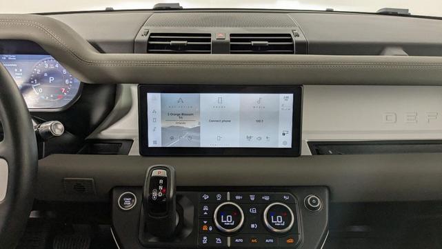 Photo of 2020 Fuji White Land Rover Defender