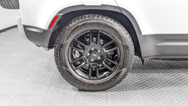 Photo of 2020 Fuji White Land Rover Defender