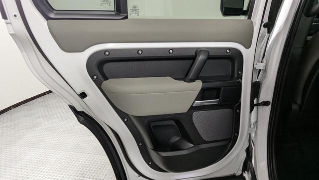Photo of 2020 Fuji White Land Rover Defender
