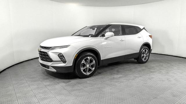 Photo of 2023 Summit White Chevrolet Blazer