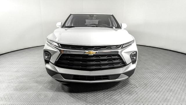 Photo of 2023 Summit White Chevrolet Blazer