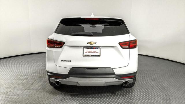 Photo of 2023 Summit White Chevrolet Blazer