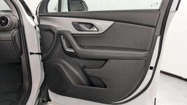Photo of 2023 Summit White Chevrolet Blazer