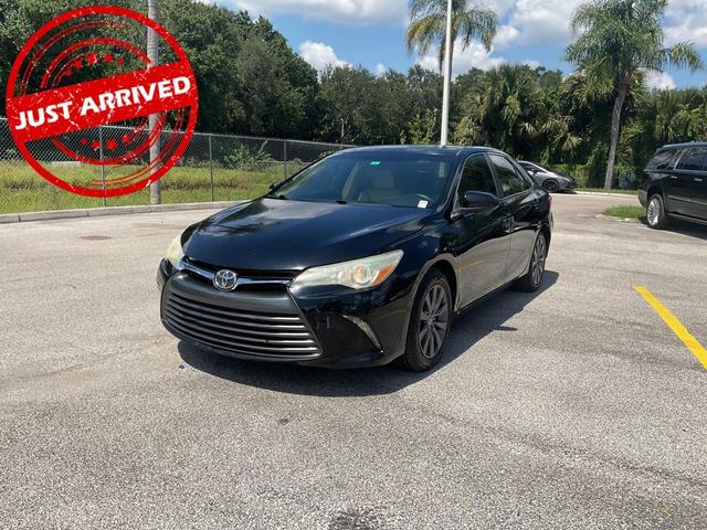 Photo of 2016 Midnight Black Metallic Toyota Camry
