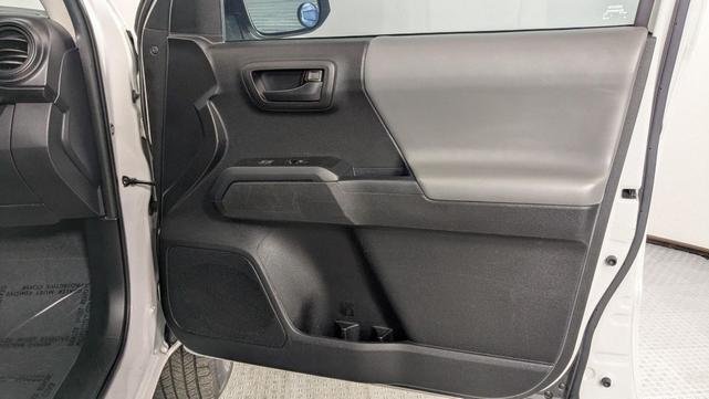 Photo of 2021 Super White Toyota Tacoma