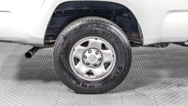 Photo of 2021 Super White Toyota Tacoma