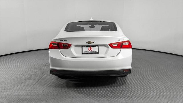 Photo of 2018 Summit White Chevrolet Malibu