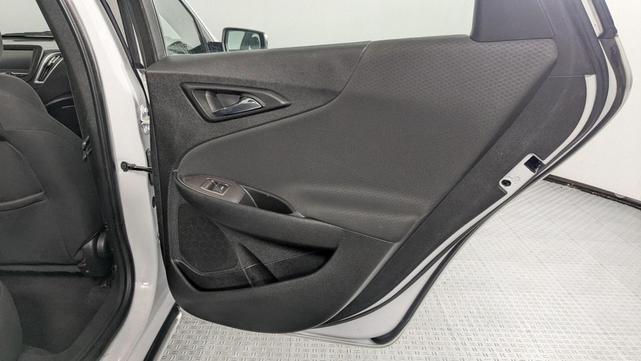 Photo of 2018 Summit White Chevrolet Malibu