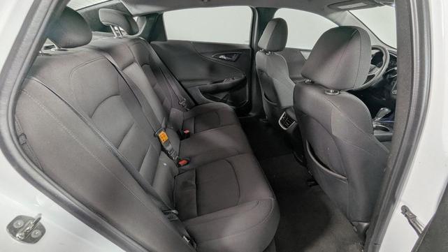 Photo of 2018 Summit White Chevrolet Malibu
