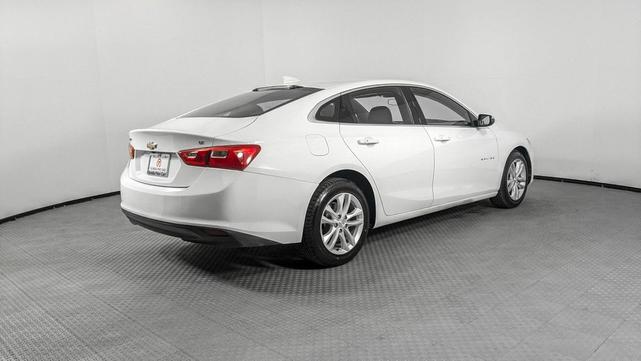 Photo of 2018 Summit White Chevrolet Malibu