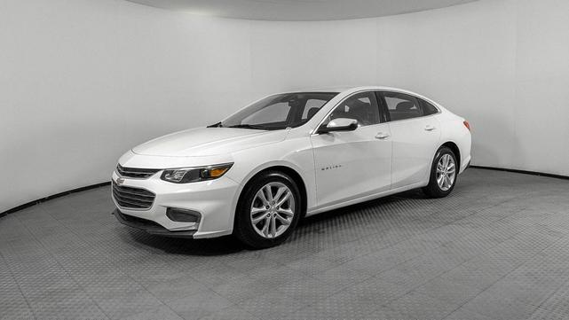 Photo of 2018 Summit White Chevrolet Malibu