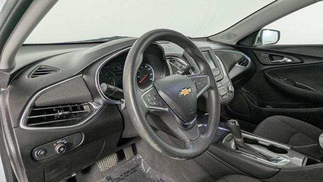 Photo of 2018 Summit White Chevrolet Malibu