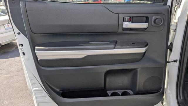 Photo of 2017 White Toyota Tundra
