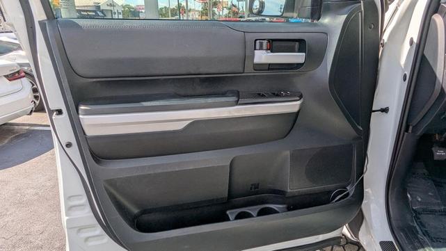 Photo of 2017 White Toyota Tundra