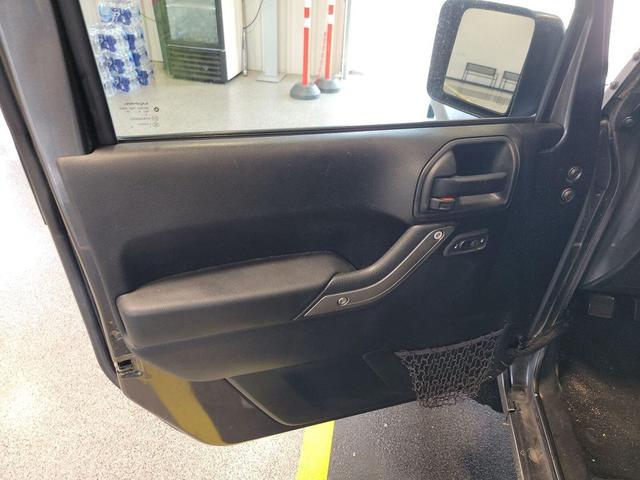 Photo of 2017 Granite Crystal Metallic Clearcoat Jeep Wrangler Unlimited