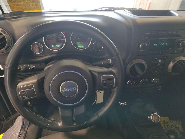 Photo of 2017 Granite Crystal Metallic Clearcoat Jeep Wrangler Unlimited