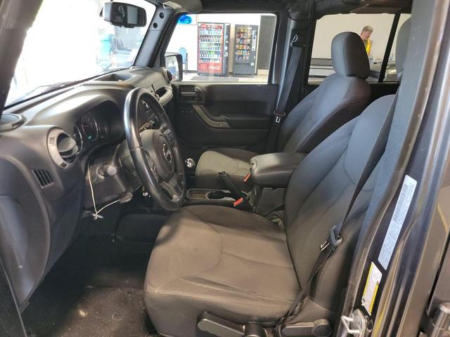 Photo of 2017 Granite Crystal Metallic Clearcoat Jeep Wrangler Unlimited