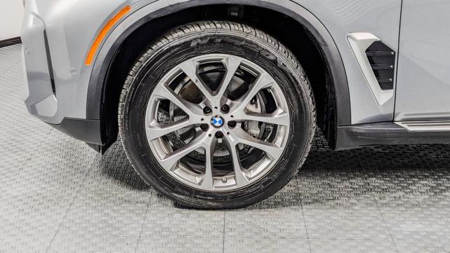 Photo of 2024 Skyscraper Grey Metallic BMW X5