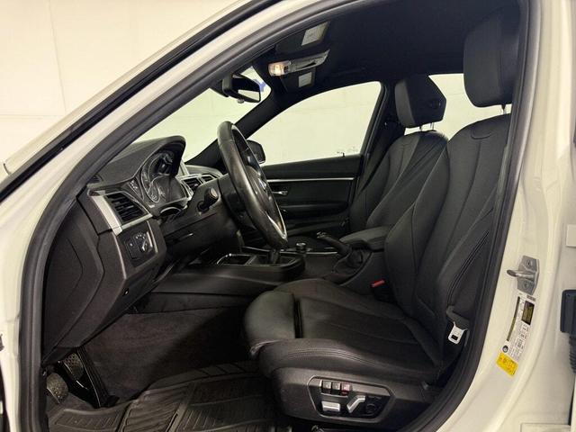 Photo of 2018 Alpine White BMW 330