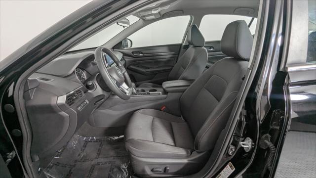 Photo of 2020 Super Black Nissan Altima