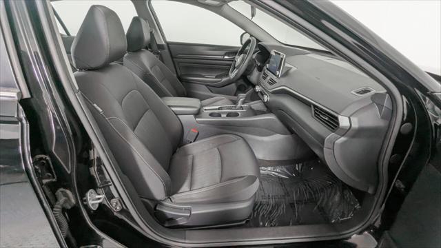 Photo of 2020 Super Black Nissan Altima