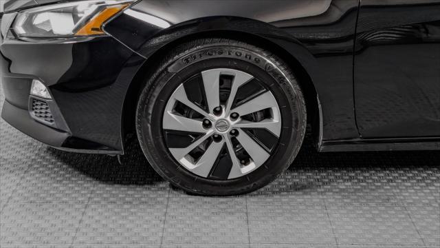 Photo of 2020 Super Black Nissan Altima