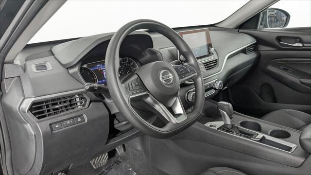 Photo of 2020 Super Black Nissan Altima