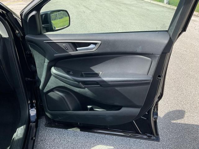 Photo of 2024 Agate Black Metallic Ford Edge
