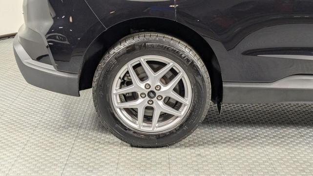 Photo of 2024 Agate Black Metallic Ford Edge