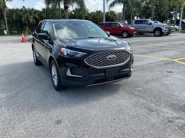 Photo of 2024 Agate Black Metallic Ford Edge