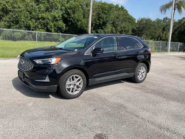 Photo of 2024 Agate Black Metallic Ford Edge