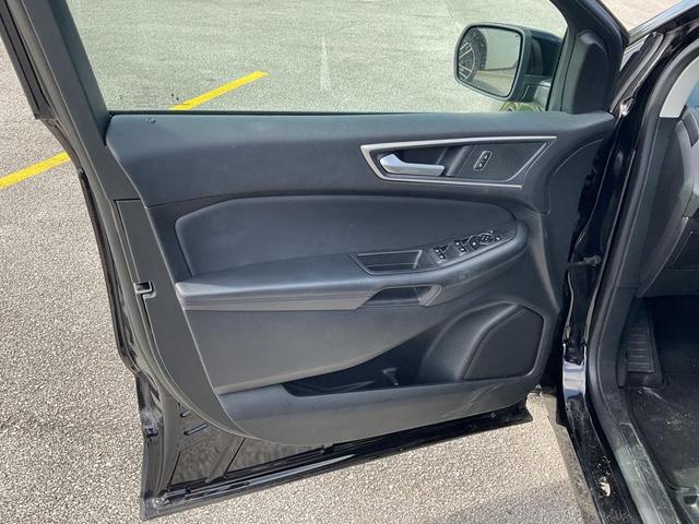 Photo of 2024 Agate Black Metallic Ford Edge