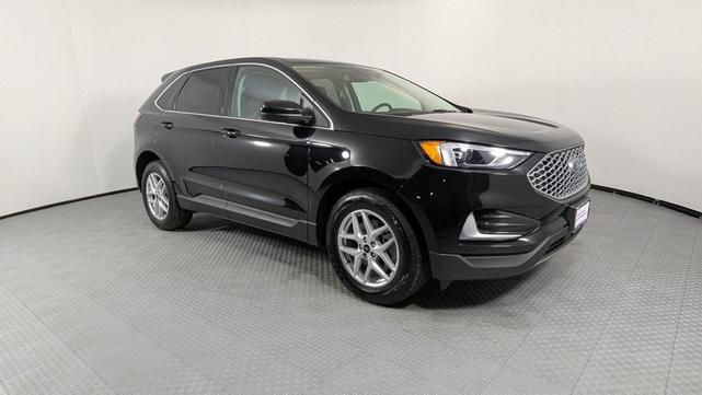 Photo of 2024 Agate Black Metallic Ford Edge