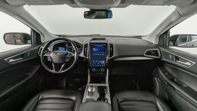 Photo of 2024 Agate Black Metallic Ford Edge