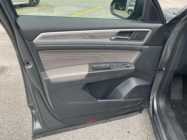 Photo of 2023 Platinum Gray Metallic Volkswagen Atlas Cross Sport