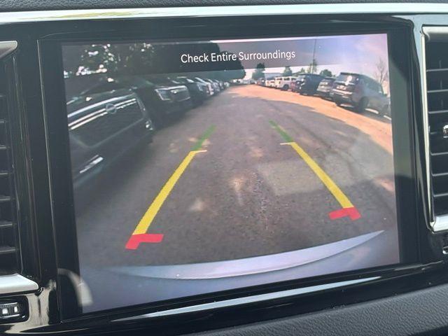 Photo of 2024 Silver Mist Clearcoat Chrysler Pacifica