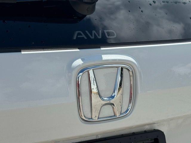 Photo of 2024 Platinum White Pearl Honda CR-V