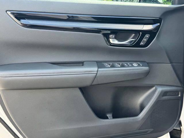 Photo of 2024 Platinum White Pearl Honda CR-V