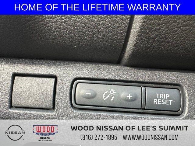 Photo of 2025 Glacier White Nissan Frontier