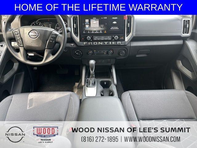 Photo of 2025 Glacier White Nissan Frontier