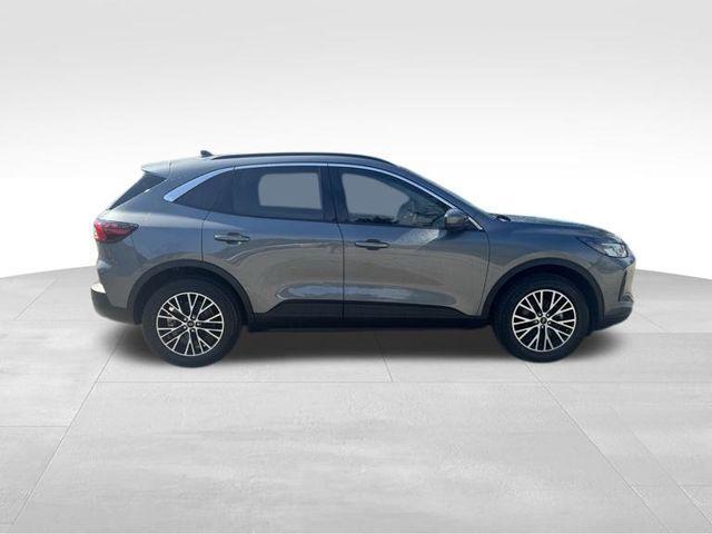 Photo of 2024 Carbonized Gray Metallic Ford Escape