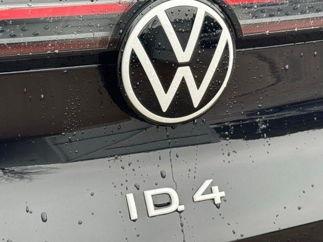 Photo of 2025 Deep Black Pearl Effect Volkswagen ID.4